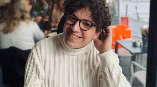 A cucerit elita Franței, dar România îl umilește cu „dosarul cu șină”. Povestea geniului în scaun cu rotile care vrea să fie român