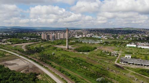 Costul boom ului imobiliar pe fostele fabrici comuniste: zeci de mii de navetiști se sufocă zilnic între oraș și periurban. Masterplanul gândit la Iași