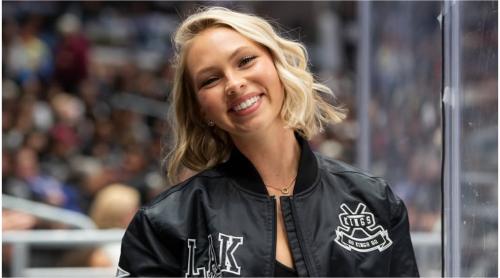 Cum a devenit viral starul suspendat din Premier League. A folosit o pe iubita sa pe post de haltere