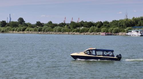 Cum distruge turismul cu bărcile motorizate Delta Dunării. Cercetător: „Are efecte profund nocive asupra ecosistemelor acvatice, mai ales în sezonul cald”