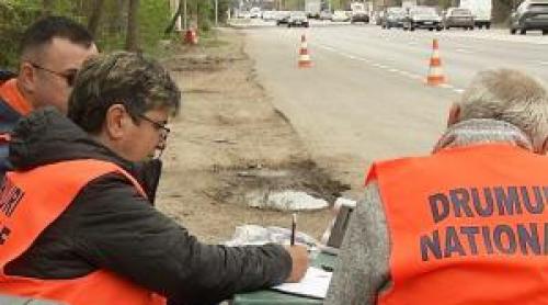 Cum funcţionează marele recensământ al maşinilor. Inspectorii, cu foaie şi pix la marginea şoselelor