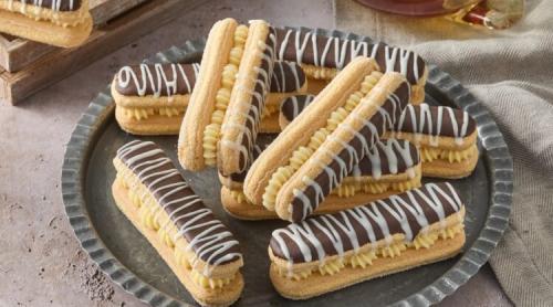 Desert rapid cu pișcoturi, cremă de vanilie și glazură de ciocolată