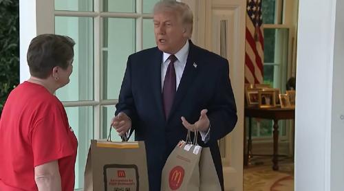 Donald Trump și a comandat mâncare de la McDonald’s în timpul conferinței de presă și a vorbit despre criza din Ormuz