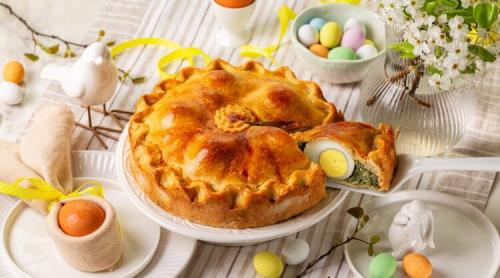 Drob sub formă de plăcintă cu ciuperci și pui, pentru masa de Paște