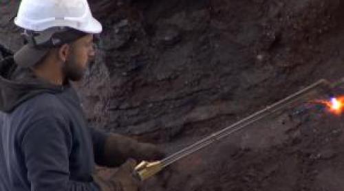 EXCLUSIV. Renaşte industria distrusă de privatizările eşuate. Românii se întorc din Spania ca să lucreze aici