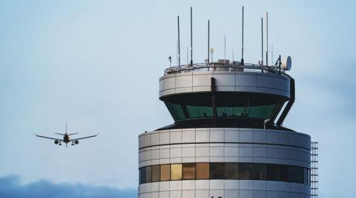 „Miau, miau”. Piloții unui zbor intern au început să miaune pe frecvența turnului de control. Când au fost certați, au început să latre