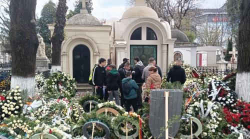 Mircea Lucescu, înmormântat cu onoruri militare la Cimitirul Bellu. S au tras salve de tun, iar fanfara a intonat imnul de stat. Video și foto