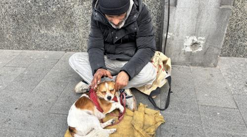 Paștele oamenilor lăsați în voia lui Dumnezeu. Despre Înviere cu oamenii străzii din București