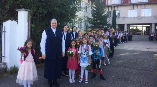 Povestea Sorei Emilia, mamă pentru 600 de copii timp de peste un sfert de secol: „Binele nu face gălăgie”