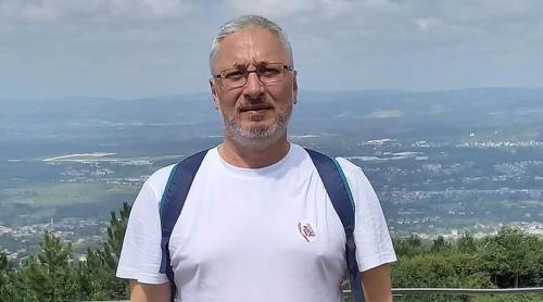 Procesul avocatului pro rus care îi îndemna pe suveraniști „să pună mâna pe ciomege”. Instanța a dejucat planul lui Cătălin Dinulescu de a scăpa cu o pedeapsă redusă