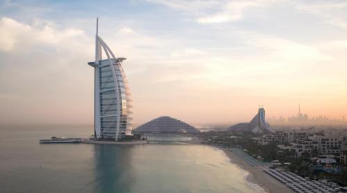 „Singurul hotel de 7 stele din lume” se închide pentru restaurare. Cât durează lucrarea și cum va arăta clădirea Burj Al Arab din Dubai