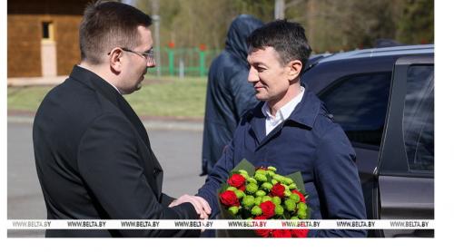 Spionul extrădat de România a fost întâmpinat cu flori în Belarus, iar el s a declarat „onorat”