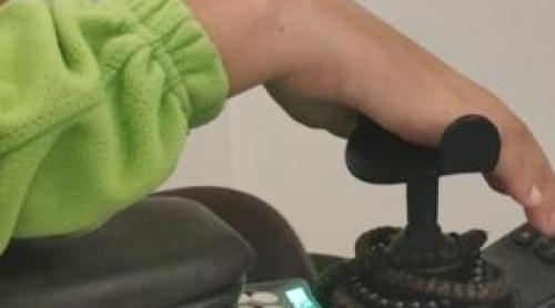 Câți bani vor primi familiile cu venituri mici și copiii cu dizabilități după noile majorări