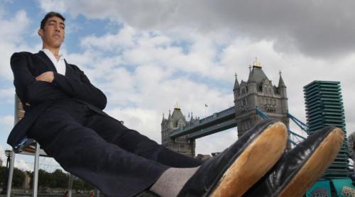 Cel mai înalt om din lume a dezvăluit motivul pentru care l a părăsit soția: „Sunt foarte trist”