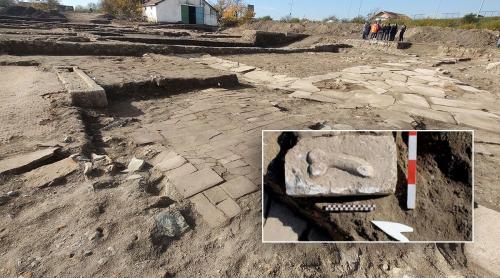 Falus sculptat, în lungime de 26,5 centimetri, descoperit în „orașul de aur” de lângă Alba Iulia. „Avea rol în lupta împotriva «Ochiului Rău»”
