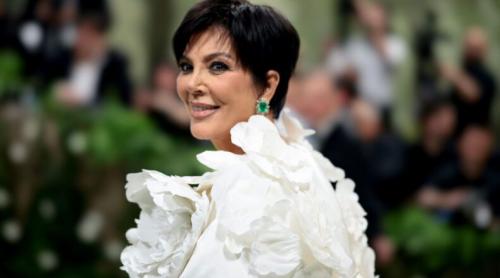 Kris Jenner, dezamăgită din cauza unui lifting facial de 100.000 de dolari. Cum au surprins o fotografii pe vedetă