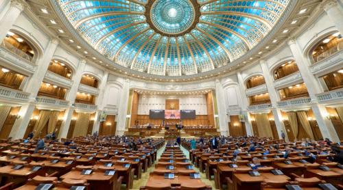 Live Text. Votul moțiunii de cenzură împotriva guvernului Bolojan, inițiată de PSD și AUR. Din totalul de 464 de parlamentari, sunt prezenți 402