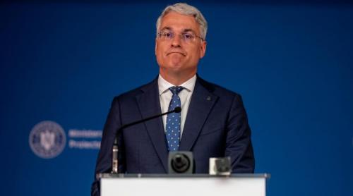 Ministrul Dragoș Pîslaru se plânge că are salariu mic și „este întreținut” de soție. Locul de muncă al acesteia este secret