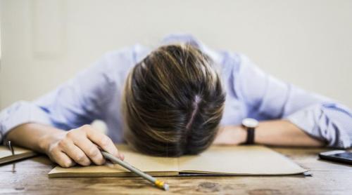 O femeie a fost concediată pentru a ațipit la birou. A dat în judecată firma și a primit despăgubiri uriașe