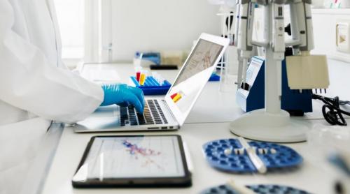 O femeie din SUA s a vindecat de cancer în urma unei biopsii, fără niciun tratament. Explicaţia medicilor