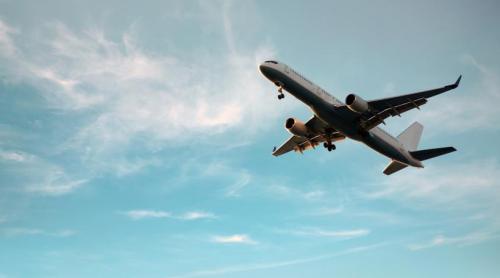 Prima companie aeriană care anulează începând de astăzi toate zborurile, din cauza prețului la kerosen