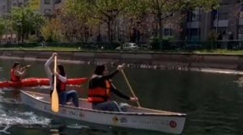 Reacţia unui turist londonez care s a plimbat cu caiacul pe Dâmboviţa: "Cu adevărat grozav. A fost gratuit"