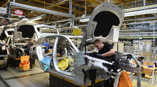 Trump vrea taxe de 25% pe mașinile europene. De ce decizia ar putea afecta și România