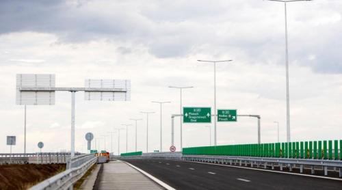 Ce rol au lamelele verzi de pe marginea autostrăzii? Mulți șoferi le văd zilnic fără să știe la ce folosesc