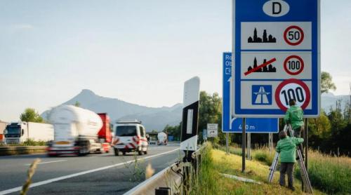 Confuzie pe autostrăzile din Germania: Indicatoare de limitare a vitezei instalate de activiștii Greenpeace au indus în eroare șoferii