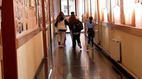 Copilul unor polițiști, vizat de o tentativă de răpire. Băiatul apucase să plece de la şcoală