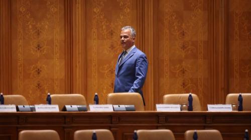 Culisele „cutremurului Veștea” şi misterul celor 44 de voturi lipsă. Surse: Bolojan votează PSD „cu mâna la nas”, USR refuză