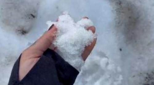Locul din România unde se mai găsește zăpadă, în timp ce sudul țării se topește la 40 de grade