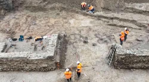 O echipă de muncitori a descoperit sub un șantier unul dintre cele mai mari complexe de băi romane găsite vreodată în Olanda