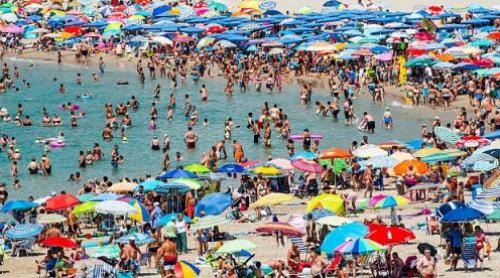 Revoltă în Europa, unde "turiștii ruși se bucură în număr tot mai mare de excursii și plaje". 11 țări cer condiții mai aspre pentru ei