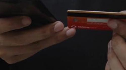 Românii cumpără mai rar şi plătesc mai mult în rate: "De ce să dai 500 de lei, dacă poţi să plăteşti 100"