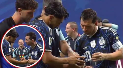 Ce scria, de fapt, pe sticla lui Pickford și de ce era așa disperat că a pierdut o! Obiectul a ajuns la argentinieni care s au amuzat teribil