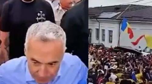 Cum a fost regizată vizita lui Călin Georgescu la Izbiceni. Primar: "Au fost aduși cu autocarele AUR. Și au luat legumele și au plecat”