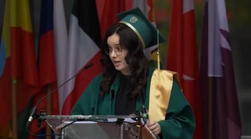 „Nu este în regulă să sprijinim cu orele pereții în spitale. Asta nu e Medicină”. Discursul manifest al unei absolvente de la UMF Iași