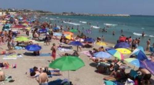 Stațiunea în care distracția pe plajă se poate termina cu amendă