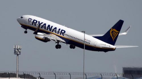 Un geam al unui avion Ryanair care zbura spre Munchen s a spart în timpul zborului. Un pasager a fost tras pe jumătate în afară