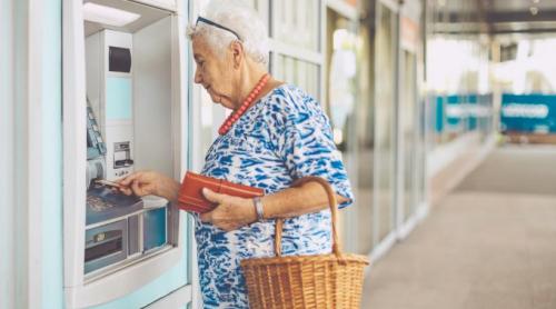 Vârsta de pensionare a femeilor cu doi sau mai mulți copii: Cu cât se reduce vârsta standard pentru mame