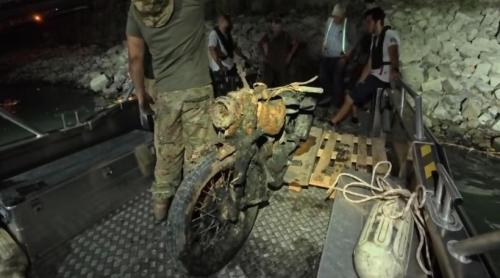Dunărea a scos la iveală o motocicletă militară din Al Doilea Război Mondial. Era ascunsă în mâl, chiar în fața Parlamentului Ungariei