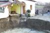 Gospodărie înghiţită de un crater imens 18412917