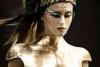 Katy Perry lasă corsetele pentru look-ul unei extraterestre aurii 18426528