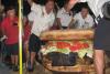 Recorduri bizare: cel mai mare hamburger din lume are 352 de kilograme 421892