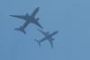 Iluzie optică sau risc maxim? Două avioane aproape de coliziune în apropiere de Londra (GALERIE FOTO) 12654455