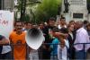 Romii protestează la uşa lui Băsescu: "Vrem să muncim, nu vrem să cerşim!" 17505898