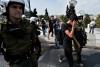 Violenţe la Atena, în timpul vizitei cancelarului german, Angela Merkel. Protestatarii greci: "Nu Celui de-al Patrulea Reich!" - LIVE video 18274956