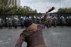 Violenţe la Atena, în timpul vizitei cancelarului german, Angela Merkel. Protestatarii greci: "Nu Celui de-al Patrulea Reich!" - LIVE video 18274986