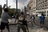 Violenţe la Atena, în timpul vizitei cancelarului german, Angela Merkel. Protestatarii greci: "Nu Celui de-al Patrulea Reich!" - LIVE video 18274987